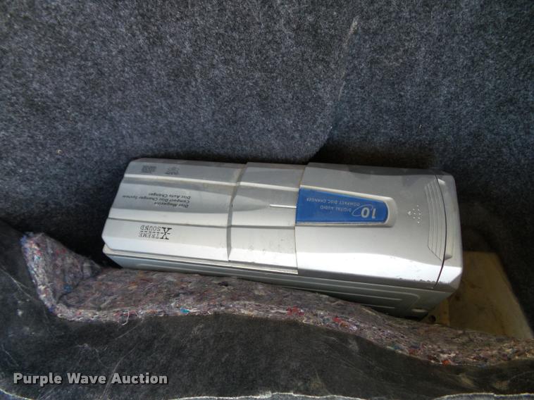 image for item J4755 1999 Ford Taurus SE