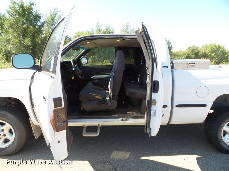 image for item J4766 1999 Dodge Ram 1500 Laramie SLT Quad Cab pickup truck