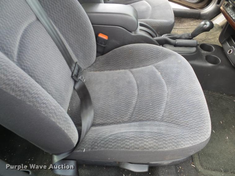 image for item J4773 2001 Dodge Stratus SE