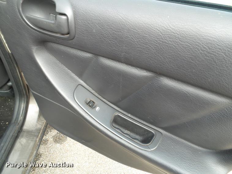 image for item J4773 2001 Dodge Stratus SE