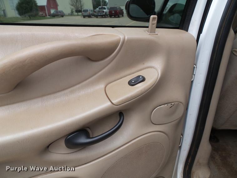 image for item J4788 2001 Ford Expedition Eddie Bauer SUV