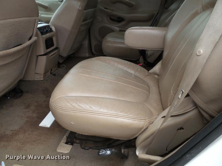 image for item J4788 2001 Ford Expedition Eddie Bauer SUV