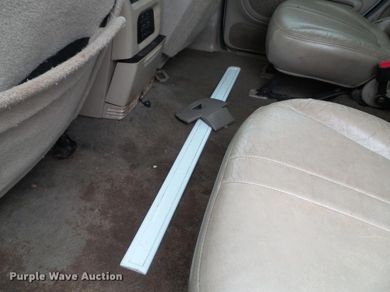 image for item J4788 2001 Ford Expedition Eddie Bauer SUV