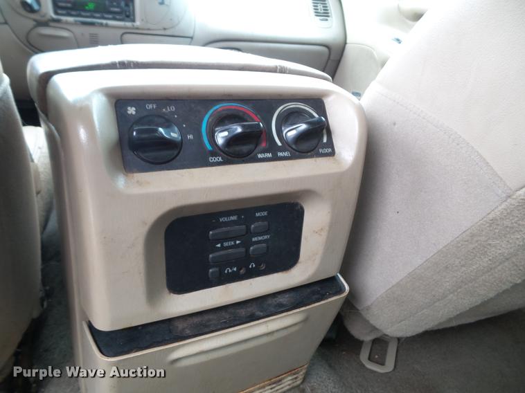 image for item J4788 2001 Ford Expedition Eddie Bauer SUV