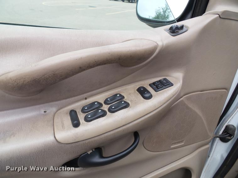 image for item J4788 2001 Ford Expedition Eddie Bauer SUV