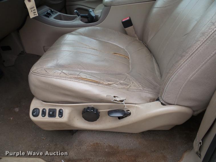 image for item J4788 2001 Ford Expedition Eddie Bauer SUV