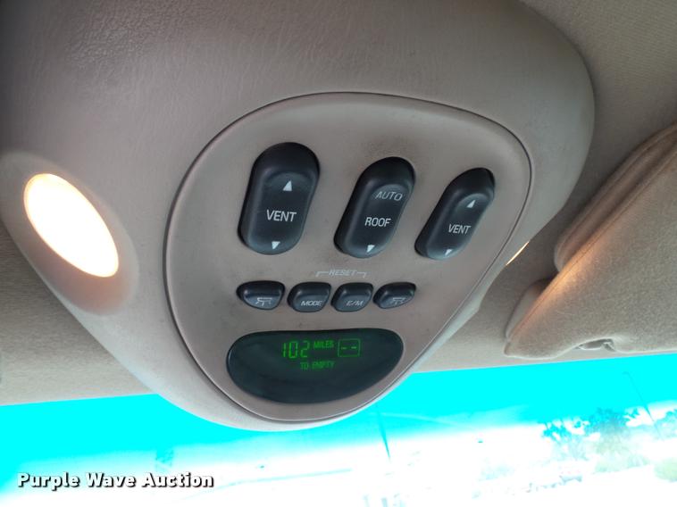 image for item J4788 2001 Ford Expedition Eddie Bauer SUV