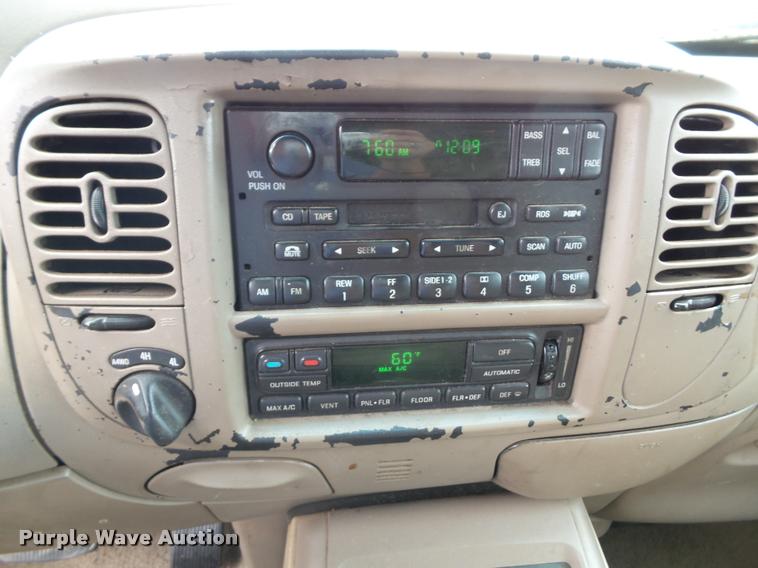 image for item J4788 2001 Ford Expedition Eddie Bauer SUV