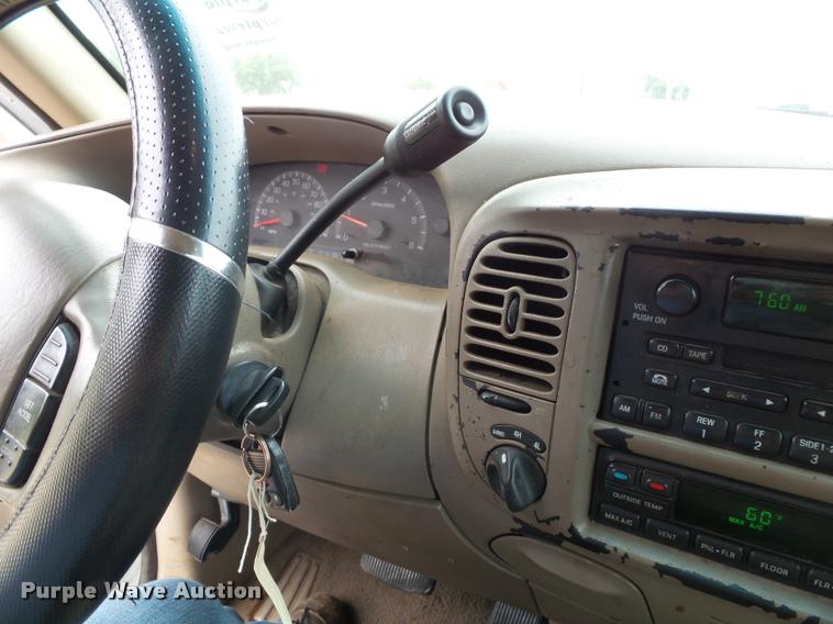 image for item J4788 2001 Ford Expedition Eddie Bauer SUV