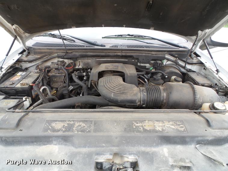 image for item J4788 2001 Ford Expedition Eddie Bauer SUV