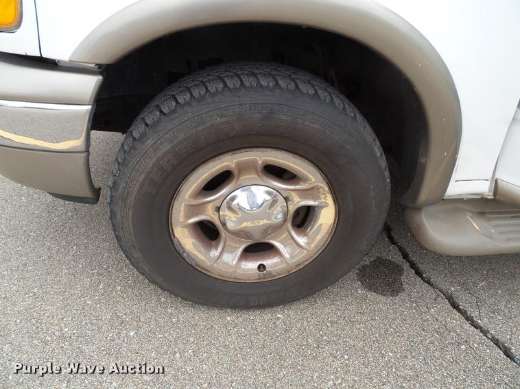 image for item J4788 2001 Ford Expedition Eddie Bauer SUV