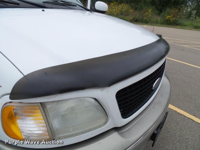 image for item J4788 2001 Ford Expedition Eddie Bauer SUV