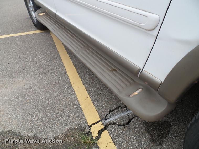 image for item J4788 2001 Ford Expedition Eddie Bauer SUV