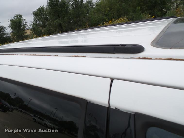 image for item J4788 2001 Ford Expedition Eddie Bauer SUV