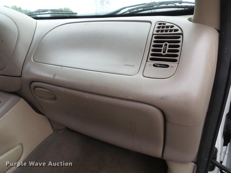 image for item J4788 2001 Ford Expedition Eddie Bauer SUV