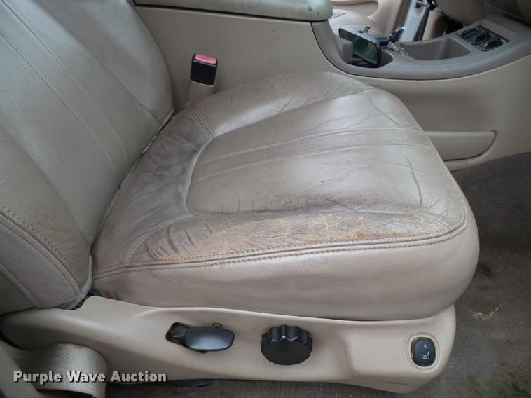 image for item J4788 2001 Ford Expedition Eddie Bauer SUV