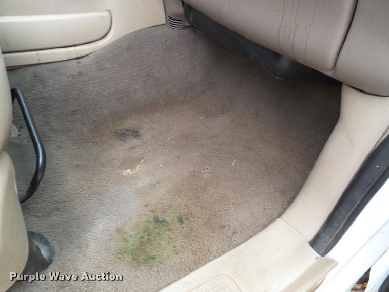 image for item J4788 2001 Ford Expedition Eddie Bauer SUV