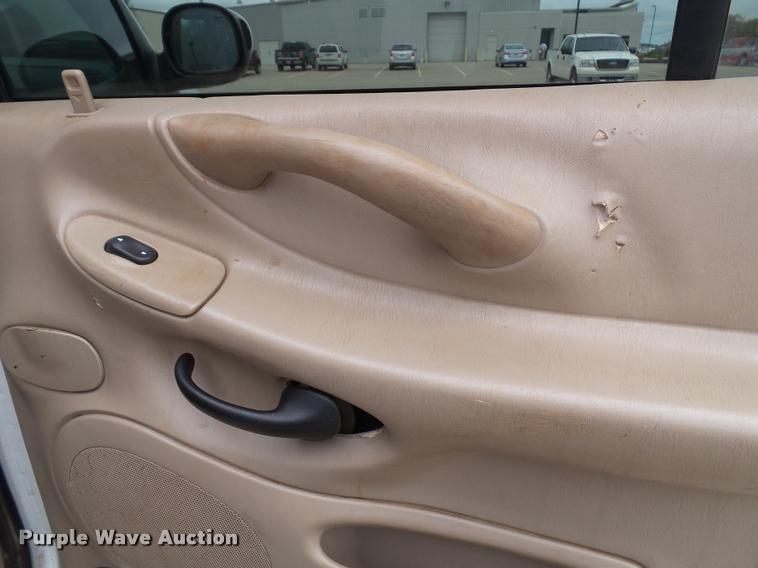 image for item J4788 2001 Ford Expedition Eddie Bauer SUV