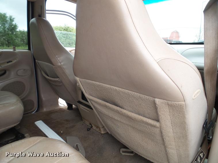 image for item J4788 2001 Ford Expedition Eddie Bauer SUV