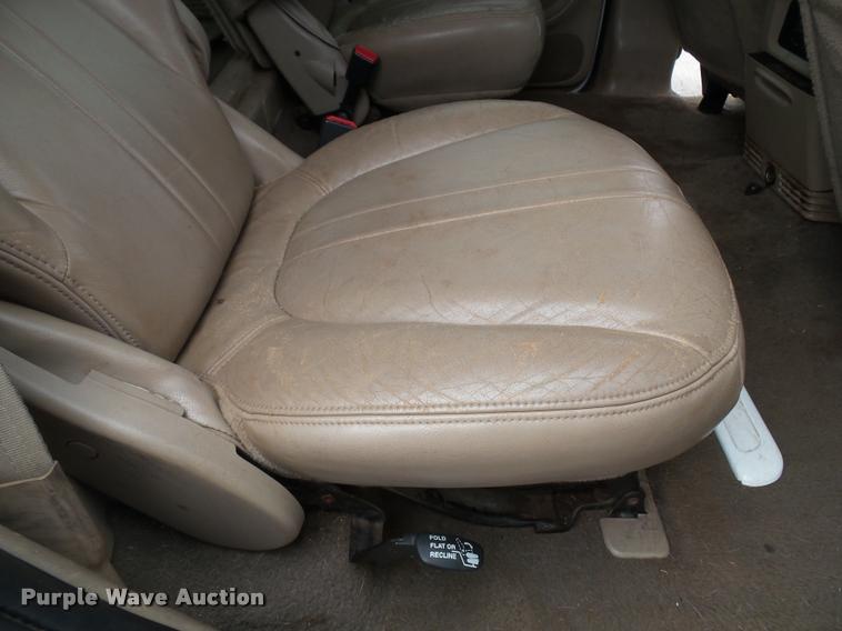 image for item J4788 2001 Ford Expedition Eddie Bauer SUV