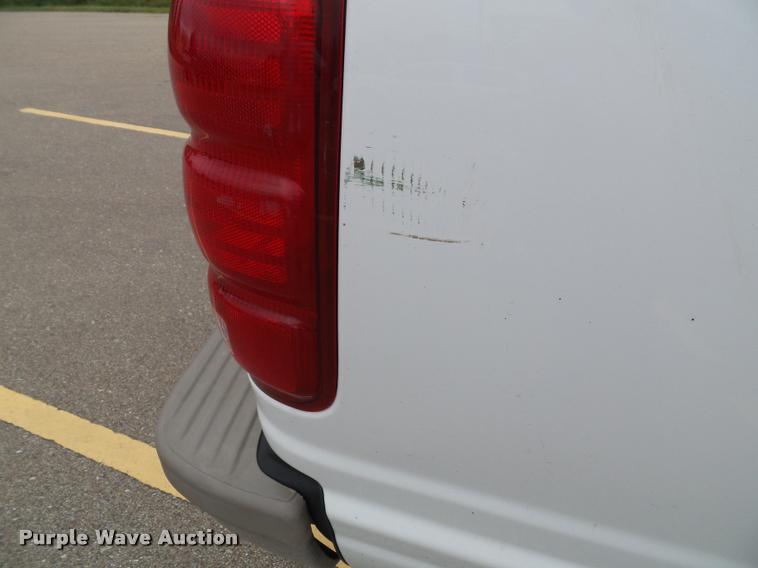 image for item J4788 2001 Ford Expedition Eddie Bauer SUV