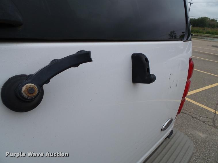 image for item J4788 2001 Ford Expedition Eddie Bauer SUV