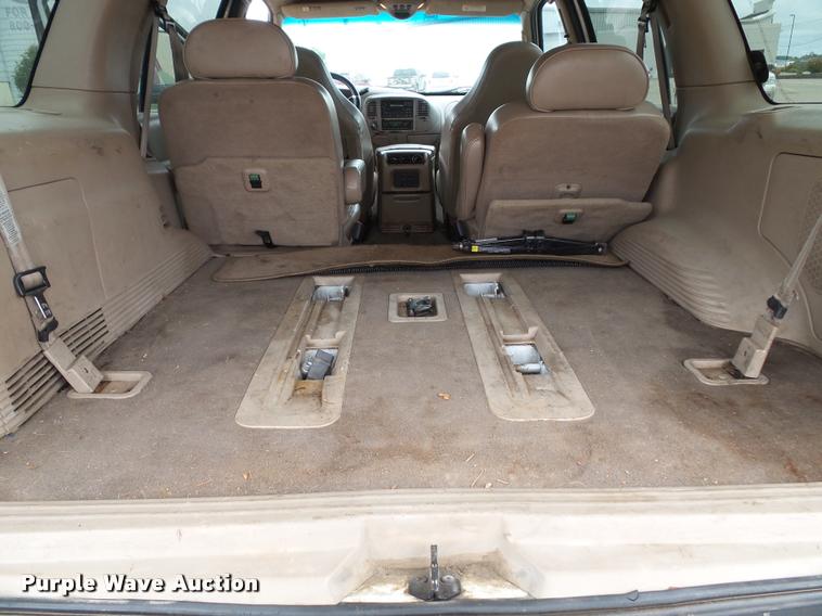 image for item J4788 2001 Ford Expedition Eddie Bauer SUV