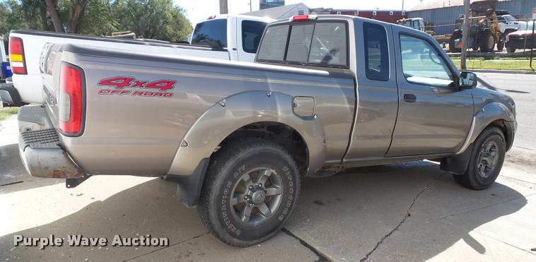 image for item K8192 2004 Nissan Frontier King Cab pickup truck