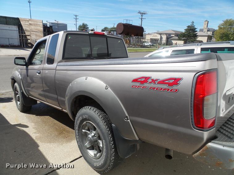 image for item K8192 2004 Nissan Frontier King Cab pickup truck