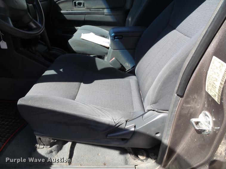 image for item K8192 2004 Nissan Frontier King Cab pickup truck