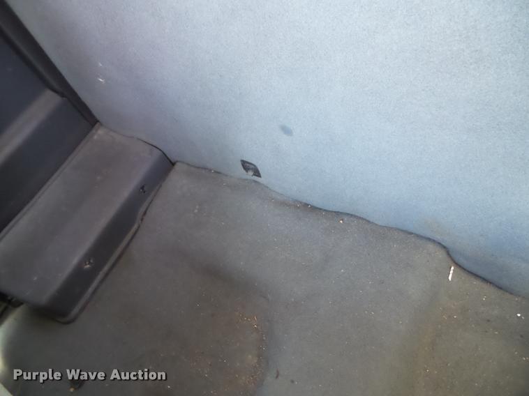 image for item K8192 2004 Nissan Frontier King Cab pickup truck