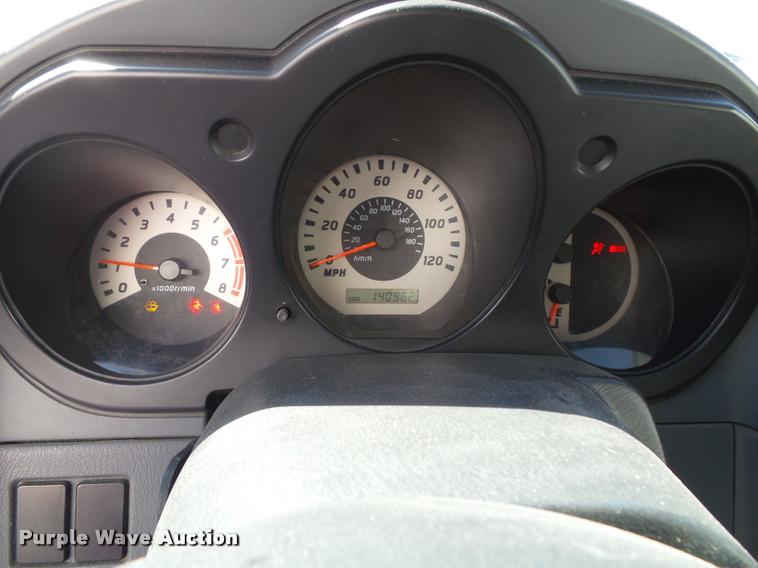 image for item K8192 2004 Nissan Frontier King Cab pickup truck