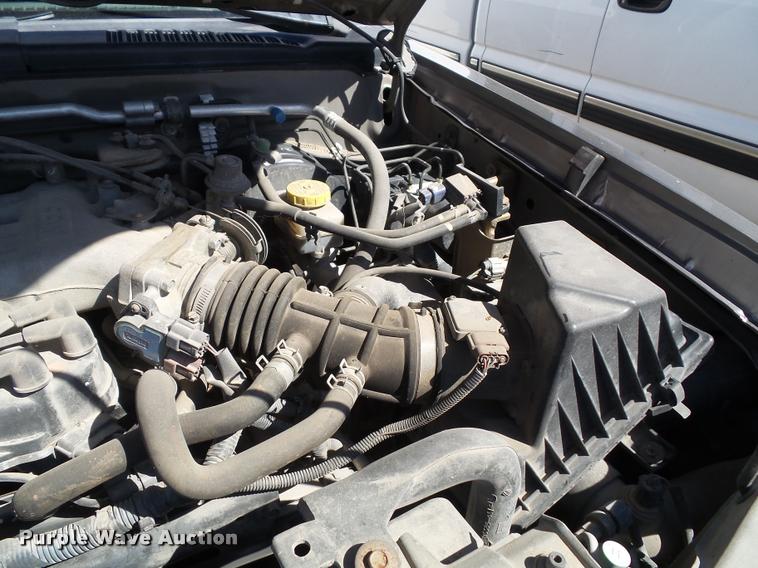 image for item K8192 2004 Nissan Frontier King Cab pickup truck