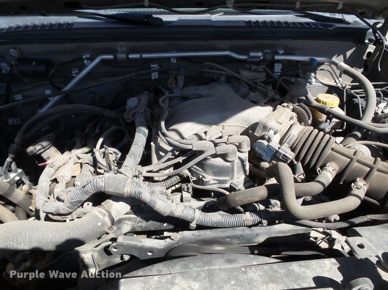 image for item K8192 2004 Nissan Frontier King Cab pickup truck