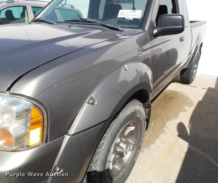 image for item K8192 2004 Nissan Frontier King Cab pickup truck