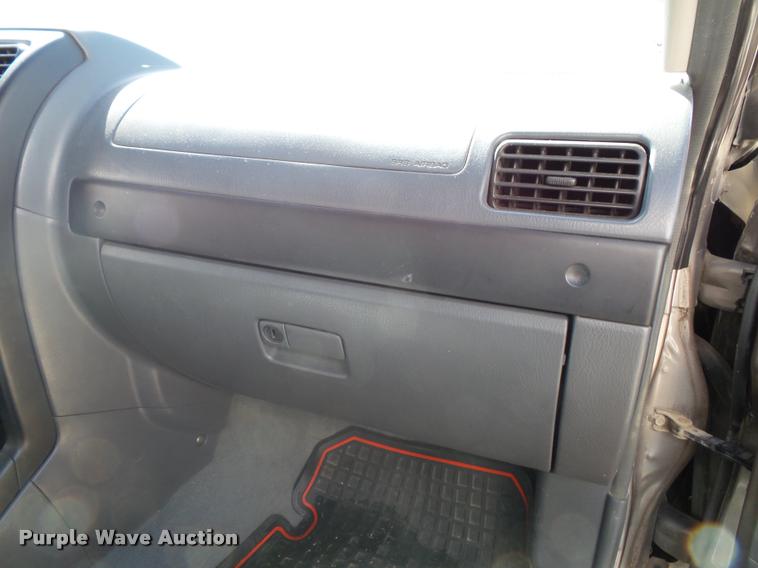 image for item K8192 2004 Nissan Frontier King Cab pickup truck