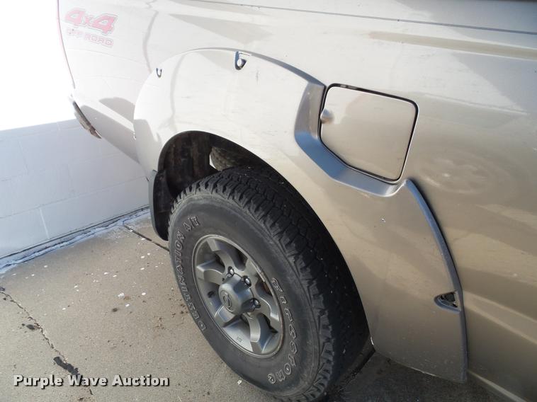 image for item K8192 2004 Nissan Frontier King Cab pickup truck