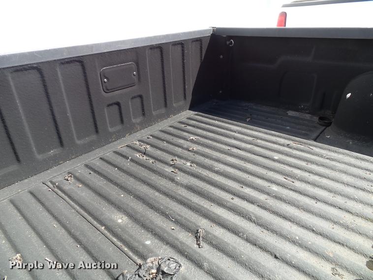 image for item K8192 2004 Nissan Frontier King Cab pickup truck