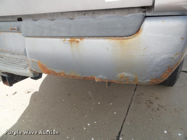 image for item K8192 2004 Nissan Frontier King Cab pickup truck