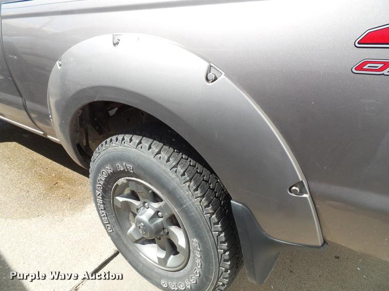 image for item K8192 2004 Nissan Frontier King Cab pickup truck