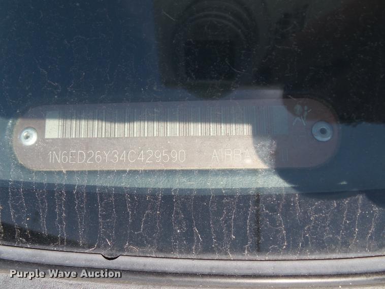 image for item K8192 2004 Nissan Frontier King Cab pickup truck