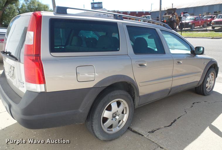 image for item K8193 2004 Volvo XC70 Cross Country