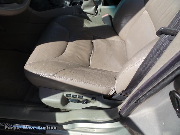 image for item K8193 2004 Volvo XC70 Cross Country