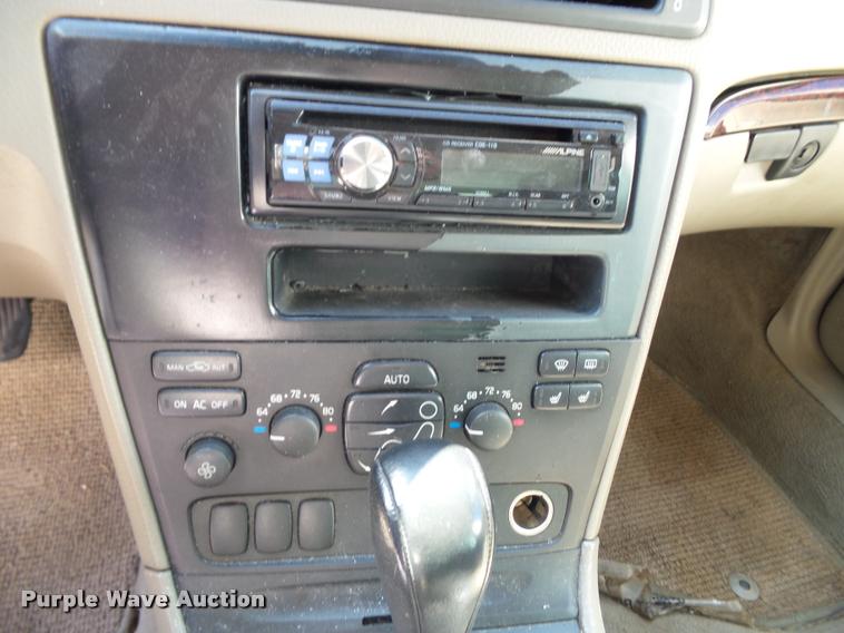 image for item K8193 2004 Volvo XC70 Cross Country