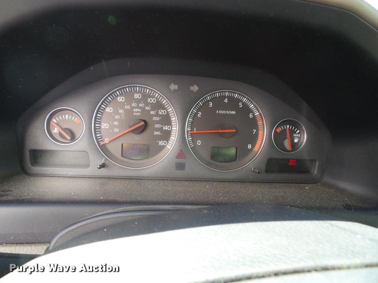 image for item K8193 2004 Volvo XC70 Cross Country