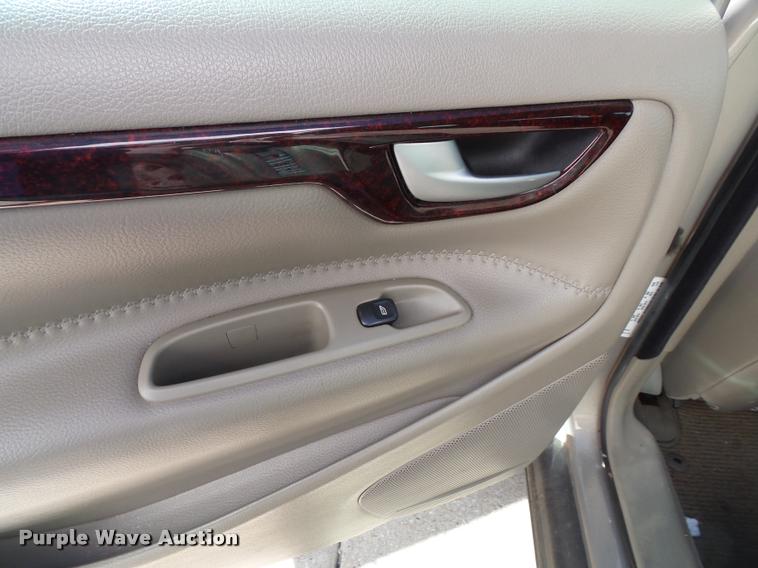 image for item K8193 2004 Volvo XC70 Cross Country