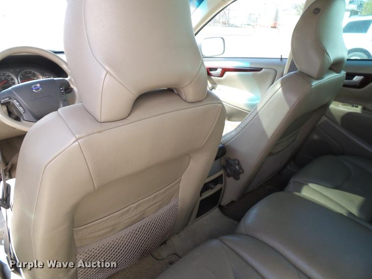 image for item K8193 2004 Volvo XC70 Cross Country