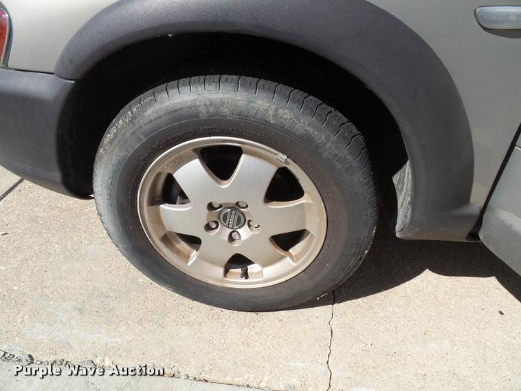 image for item K8193 2004 Volvo XC70 Cross Country