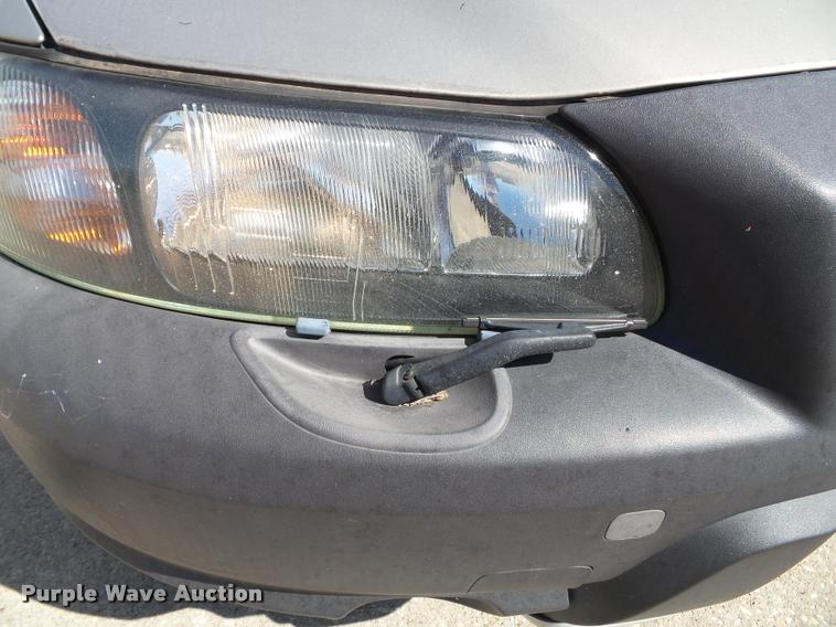 image for item K8193 2004 Volvo XC70 Cross Country