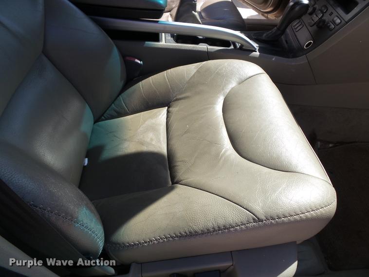 image for item K8193 2004 Volvo XC70 Cross Country